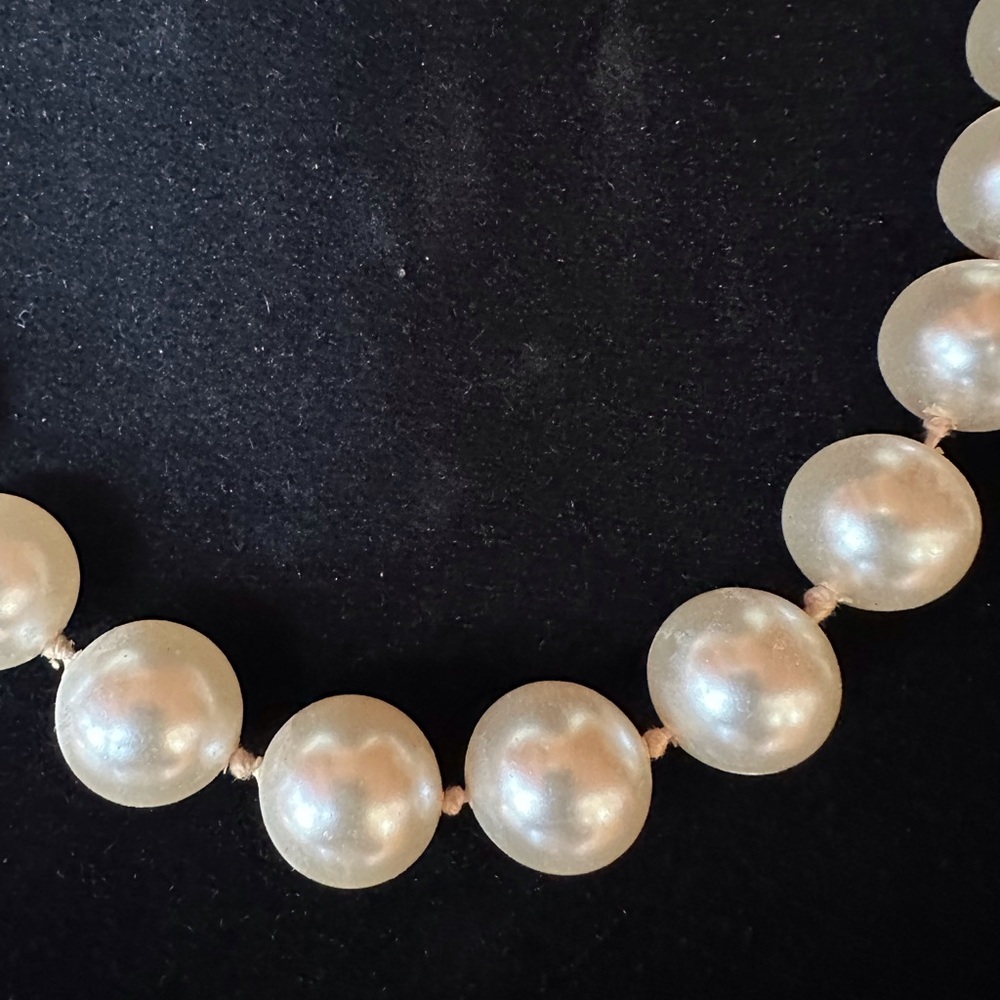 Vintage Single Strand Of Large Pearls Gem
